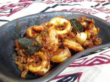 【ケララ料理レシピ】またおつまみ系ですよ、シーフードのココナッツ炒め